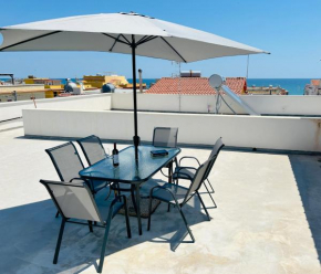 Blue Space 50 meters from the sandy beach, parking & wifi